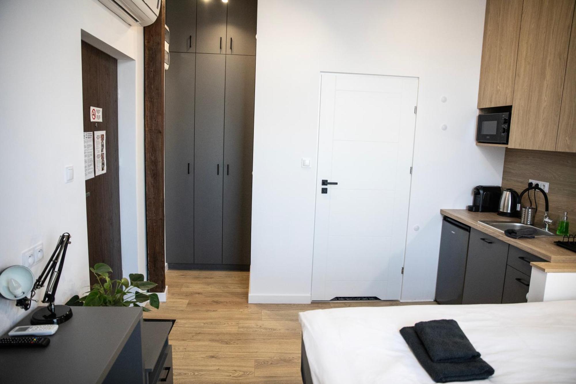 New Adler Bed & Breakfast Лодз Екстериор снимка