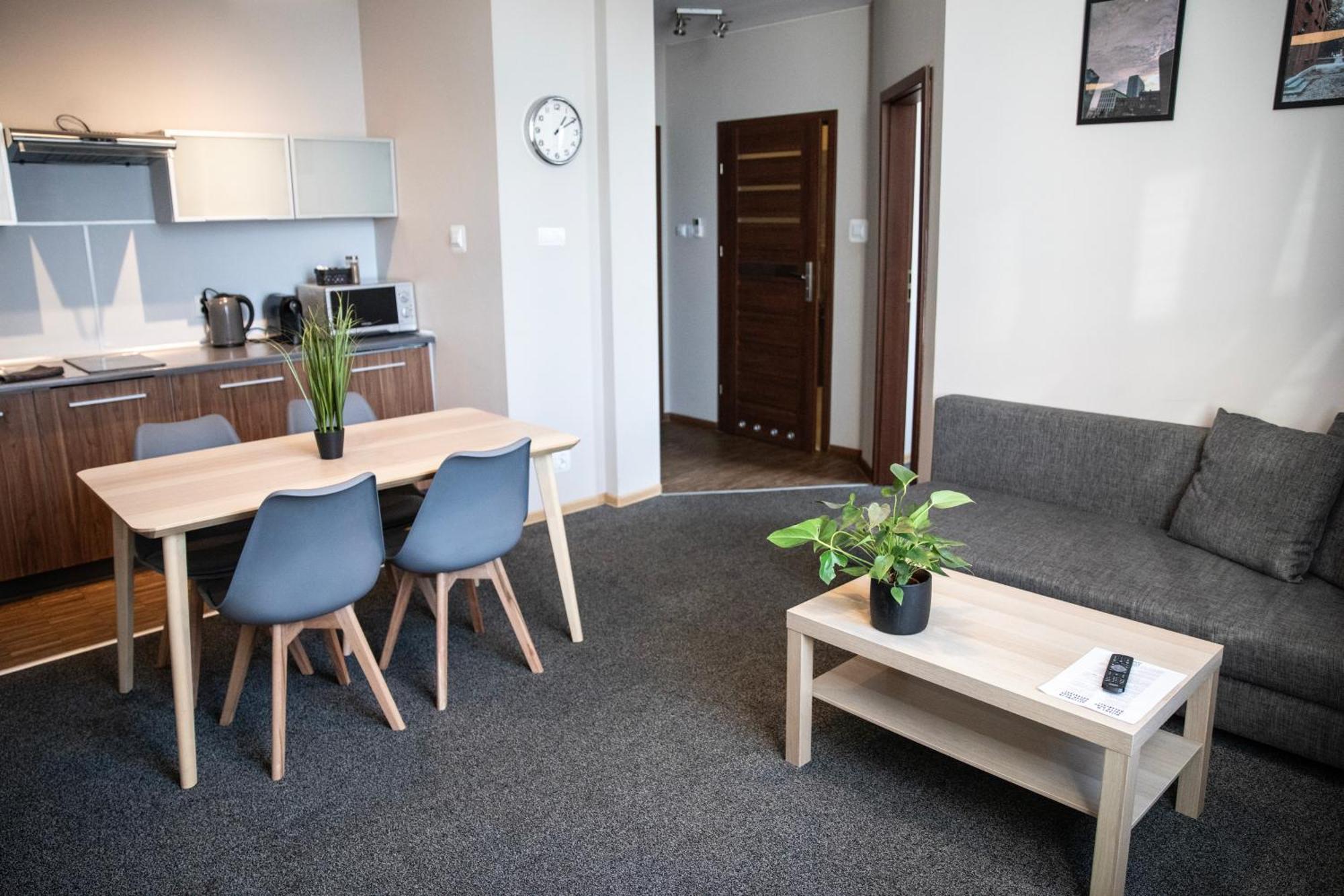 New Adler Bed & Breakfast Лодз Екстериор снимка