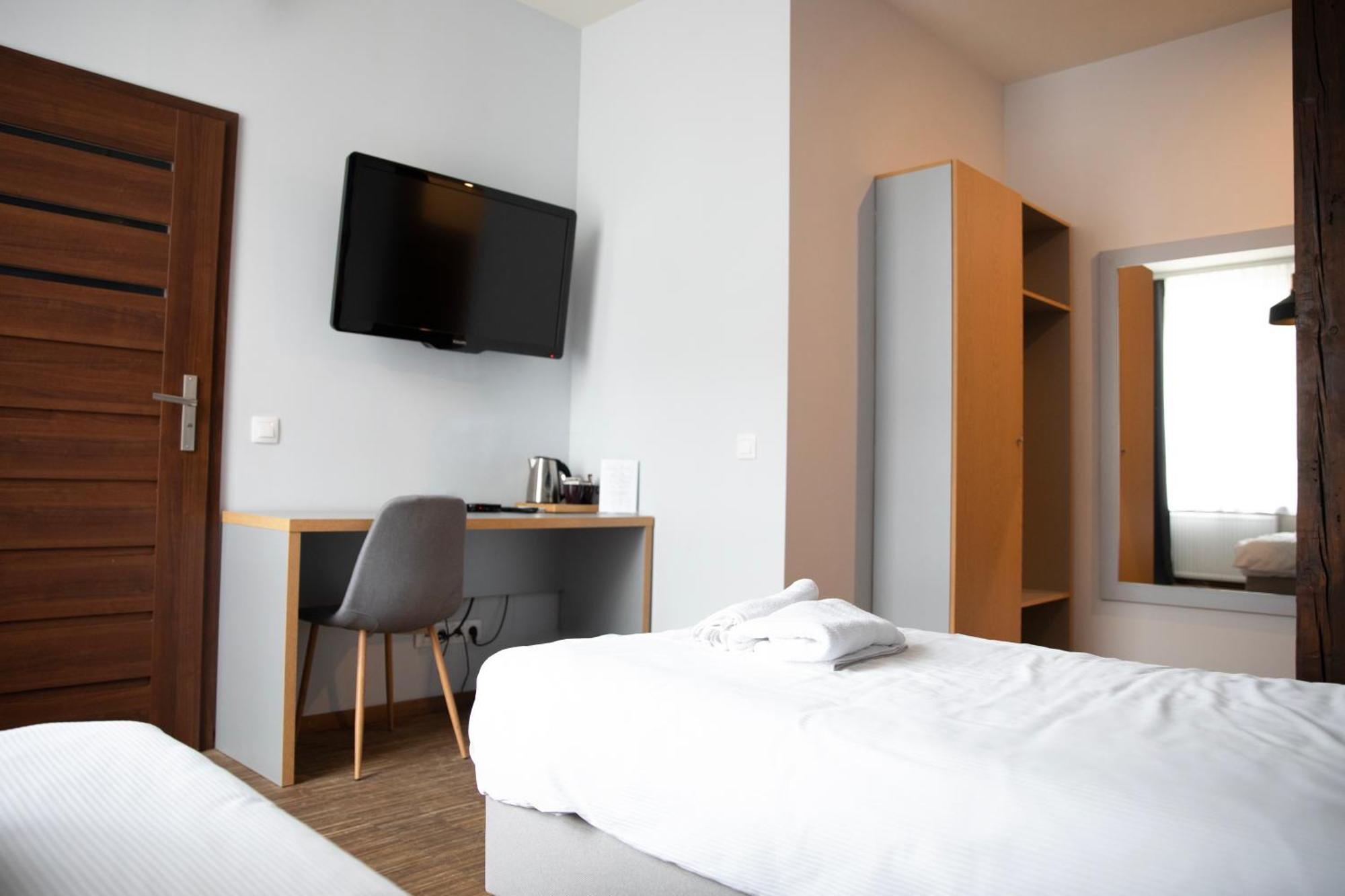 New Adler Bed & Breakfast Лодз Екстериор снимка