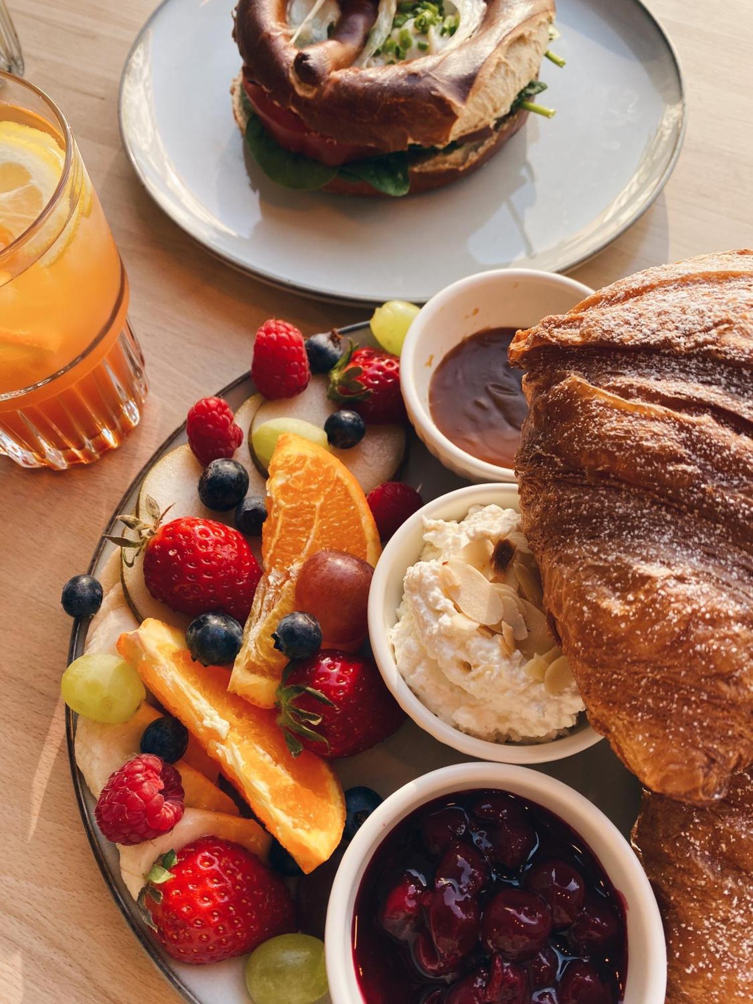 New Adler Bed & Breakfast Лодз Екстериор снимка
